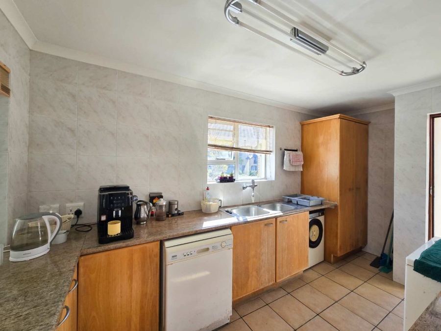 5 Bedroom Property for Sale in Stilbaai Wes Western Cape